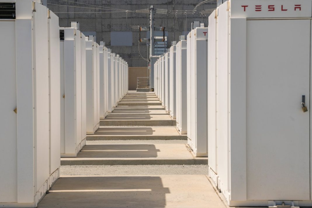 tesla’s-solar-business-is-tanking-but-energy-storage-is-making-up-for-it